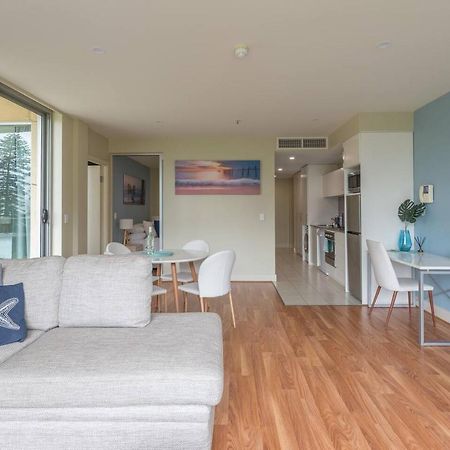 Beachside Luxury Apartments One & Two Bedroom In Beachfront Oaks Pier Building Glenelg Ngoại thất bức ảnh