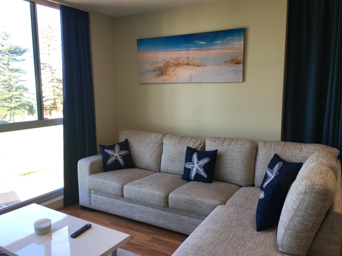 Beachside Luxury Apartments One & Two Bedroom In Beachfront Oaks Pier Building Glenelg Ngoại thất bức ảnh