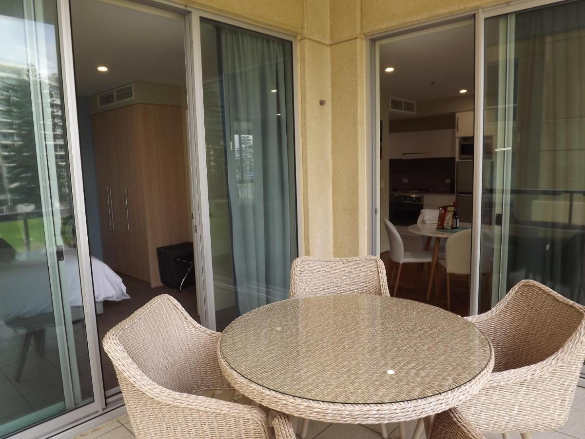 Beachside Luxury Apartments One & Two Bedroom In Beachfront Oaks Pier Building Glenelg Ngoại thất bức ảnh
