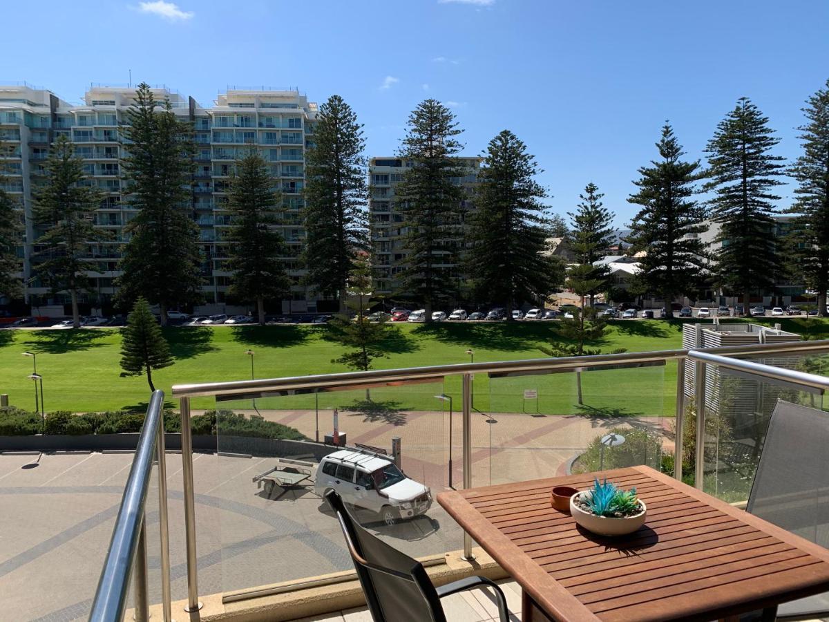 Beachside Luxury Apartments One & Two Bedroom In Beachfront Oaks Pier Building Glenelg Ngoại thất bức ảnh