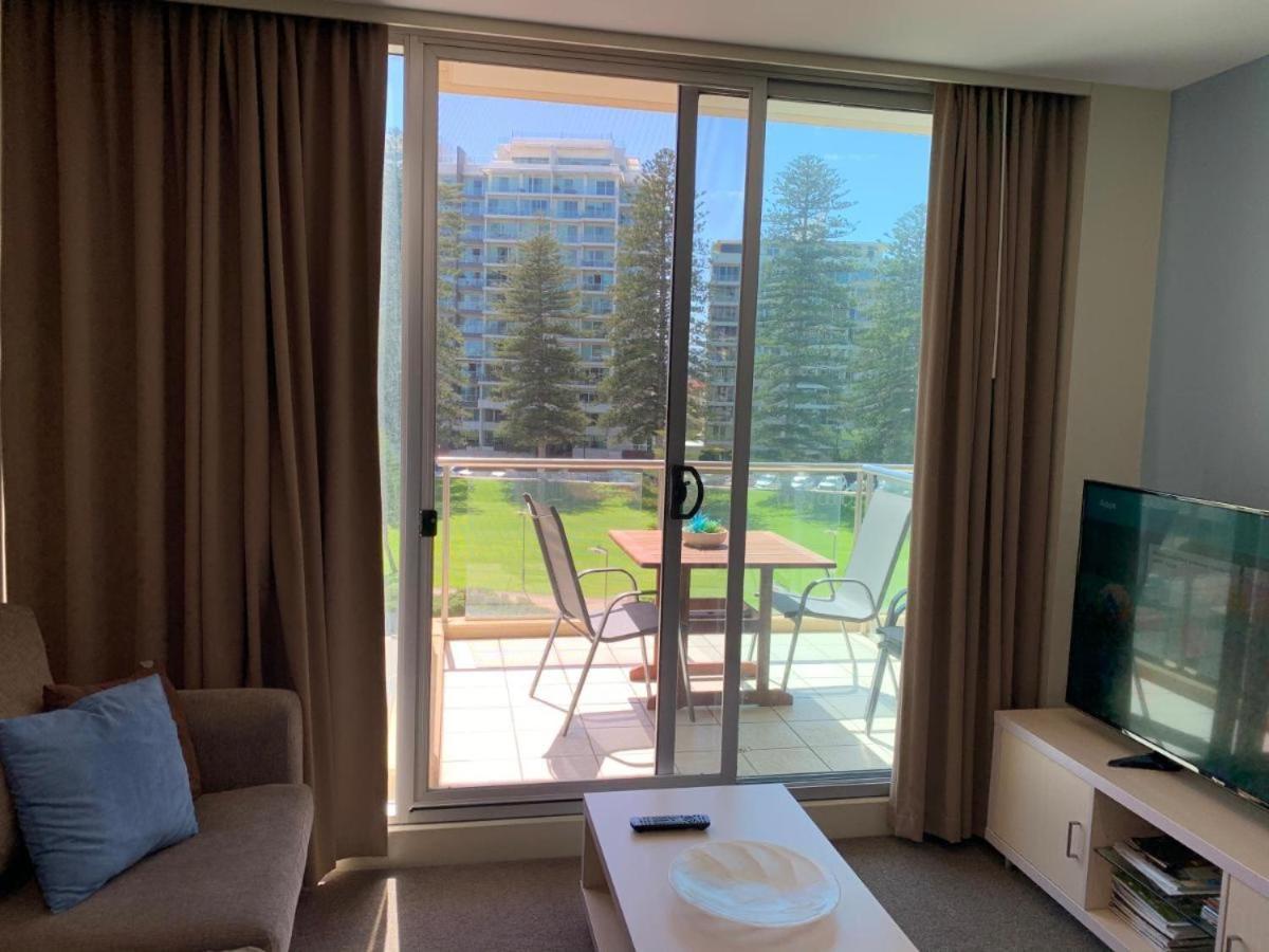 Beachside Luxury Apartments One & Two Bedroom In Beachfront Oaks Pier Building Glenelg Ngoại thất bức ảnh