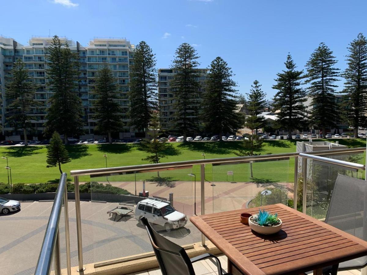 Beachside Luxury Apartments One & Two Bedroom In Beachfront Oaks Pier Building Glenelg Ngoại thất bức ảnh