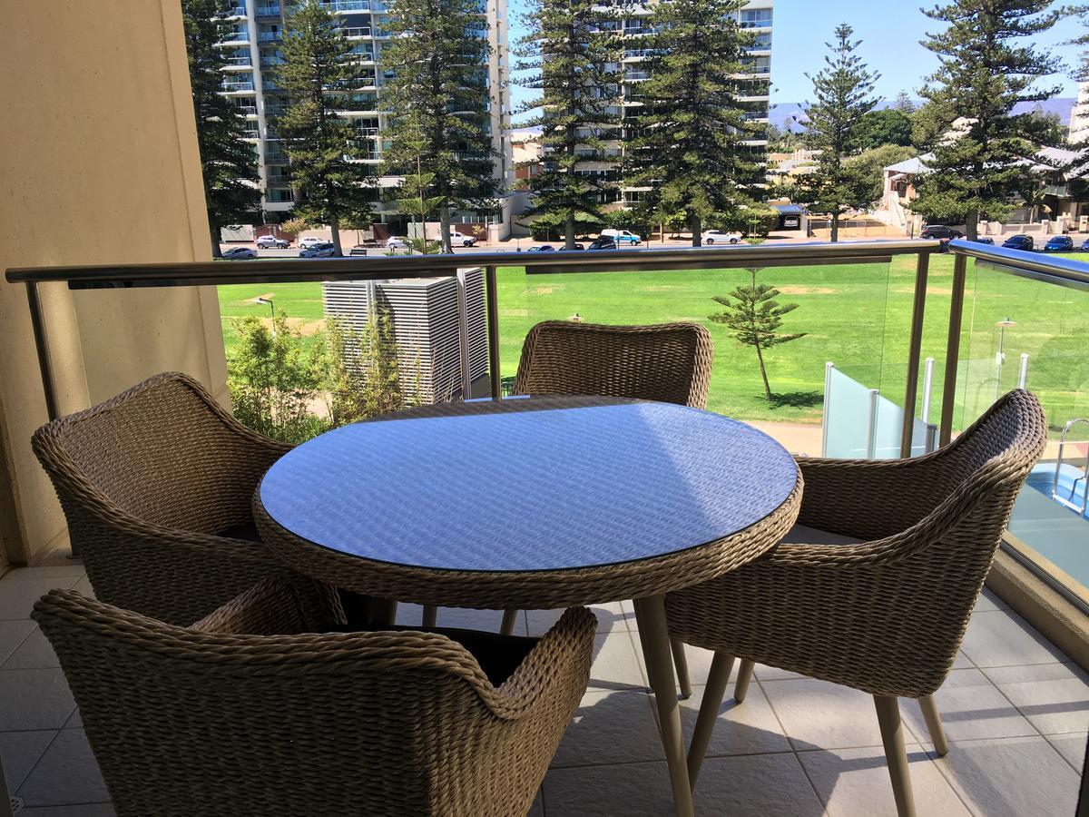 Beachside Luxury Apartments One & Two Bedroom In Beachfront Oaks Pier Building Glenelg Ngoại thất bức ảnh