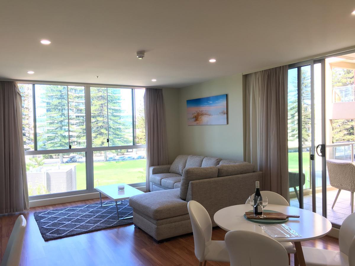 Beachside Luxury Apartments One & Two Bedroom In Beachfront Oaks Pier Building Glenelg Ngoại thất bức ảnh