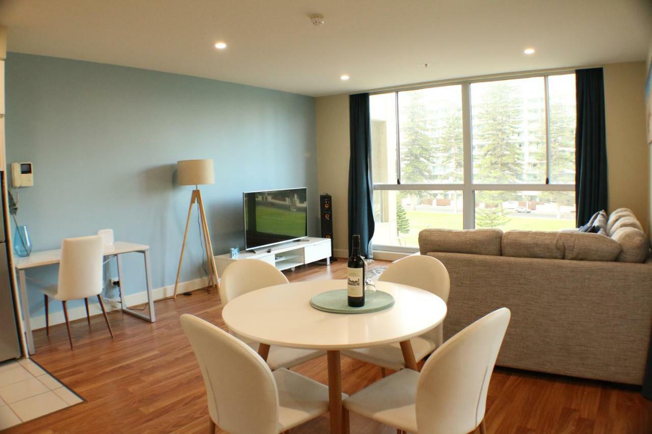 Beachside Luxury Apartments One & Two Bedroom In Beachfront Oaks Pier Building Glenelg Ngoại thất bức ảnh